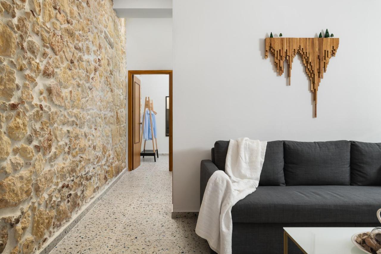 Michalis Nchouse 33